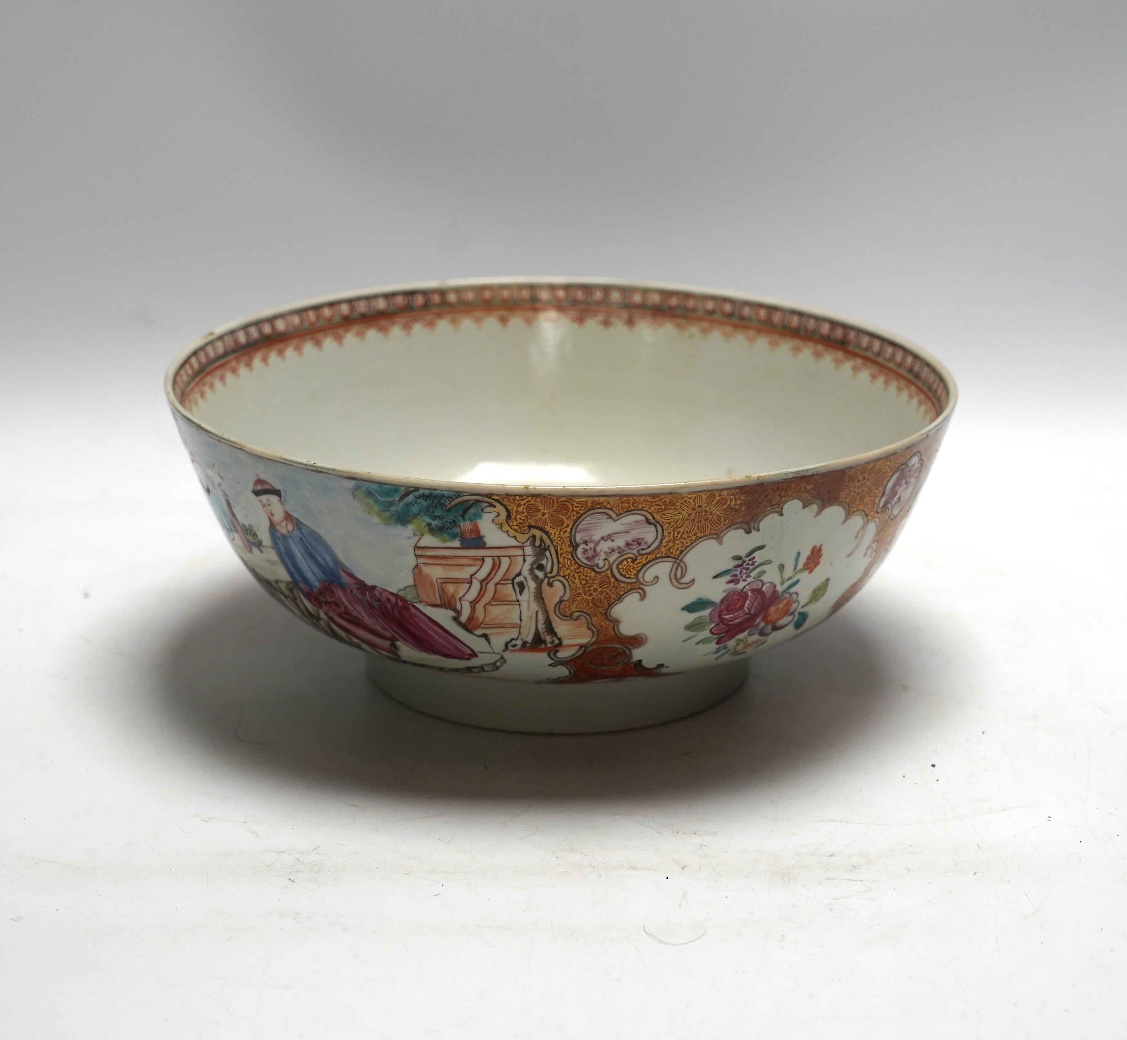An 18th century Chinese Export famille rose bowl, 26cm diameter